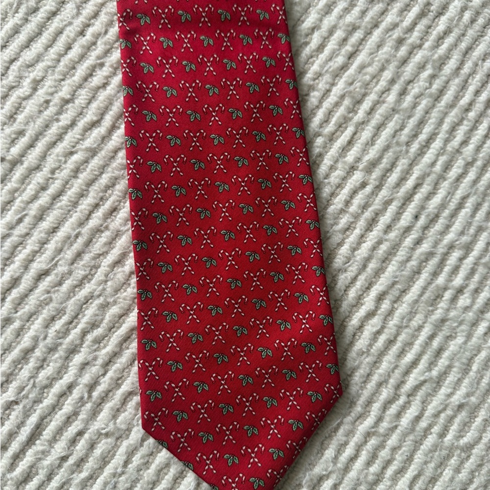 Vineyard Vines Red and Green Patterned Tie